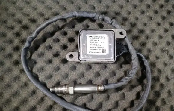 Mercedes-Benz ML W166 Lambda probe sensor A0009050208