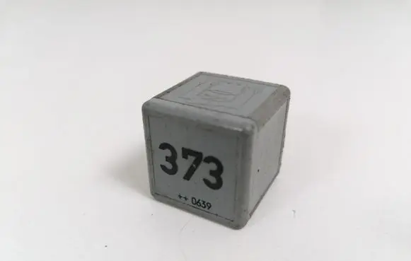 Volkswagen PASSAT CC Other relay 8D0951253A