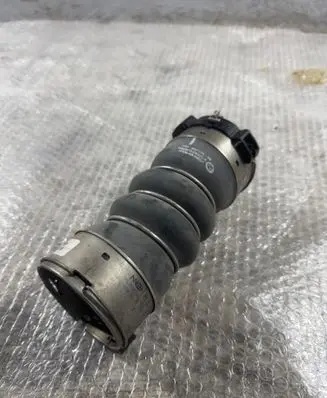 BMW 4 F32 F33 Intercooler hose/pipe 8507706 13943412