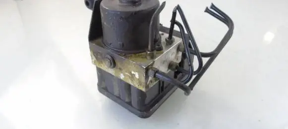 Volvo S40 ABS Pump 30672504A