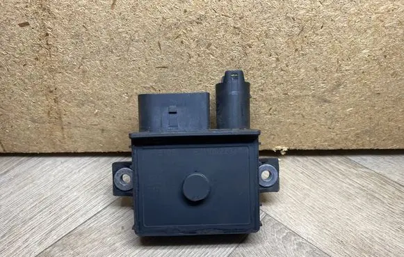 BMW 1 E81 E87 Glow plug pre-heat relay 0522120703 E2110022367