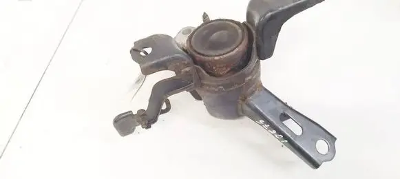 Toyota Auris 150 Engine mount bracket