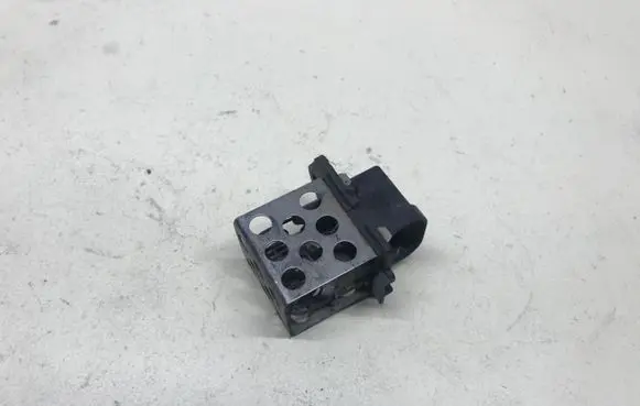 Opel Vivaro Coolant fan relay 8200045088