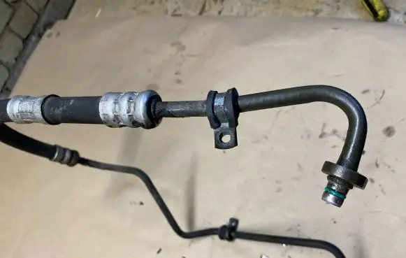 Power steering hose/pipe/line