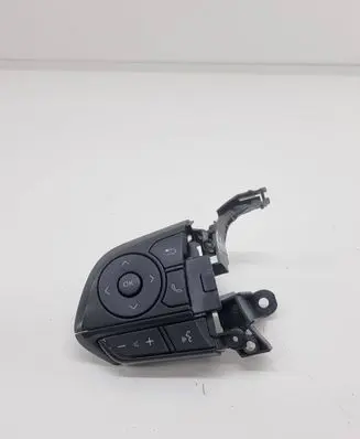 Toyota RAV 4 (XA50) Steering wheel buttons/switches 