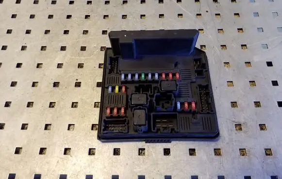 Nissan Qashqai Fuse module 284B7JD000