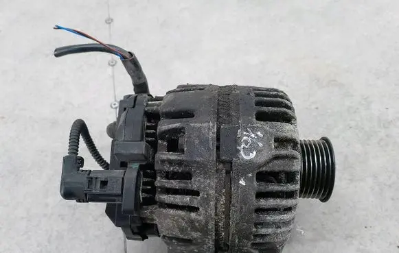 Volkswagen Golf V Generator/alternator 03C903023D