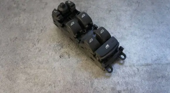Volvo V40 Electric window control switch 31453232