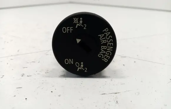 Passenger airbag on/off switch