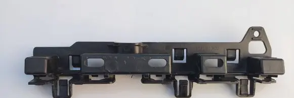 BMW 5 G30 G31 G38 Front bumper mounting bracket 7387342