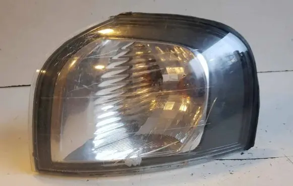 Volvo S80 Front indicator light 88204388 9154472 9154474