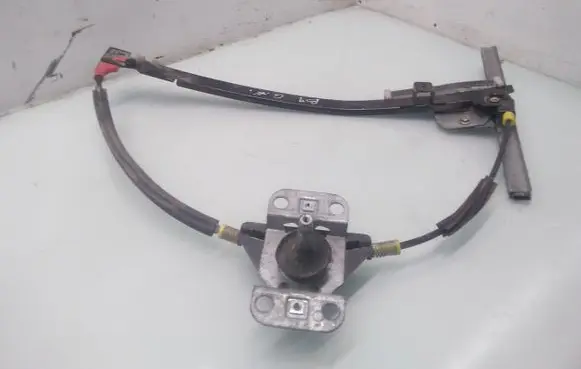 Rear door manual window regulator