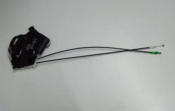 Toyota Yaris Front door lock U3111130