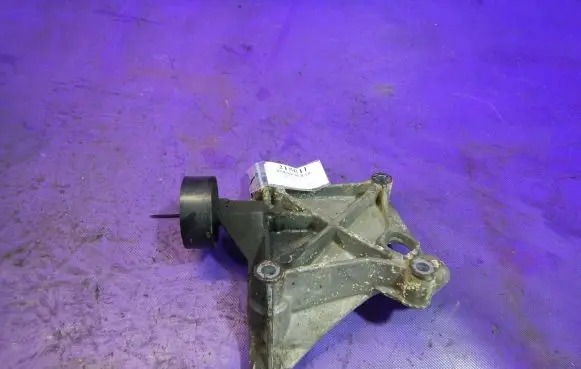Volkswagen PASSAT B5 A/C compressor mount bracket 071260885
