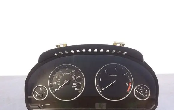 BMW 5 F10 F11 Speedometer (instrument cluster) 924934701