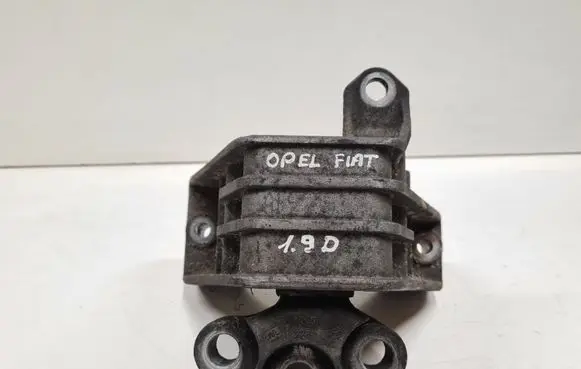 Fiat Croma Engine mount bracket V05369
