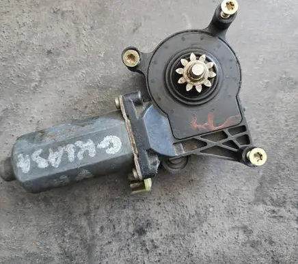 Mercedes-Benz E W210 Front door electric window regulator 0130821639