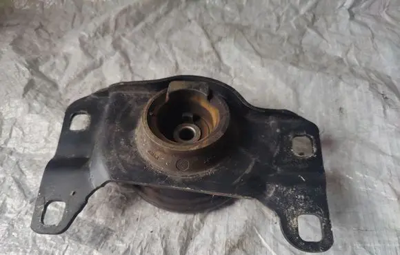 Ford Kuga II Engine mount bracket 5N517M121