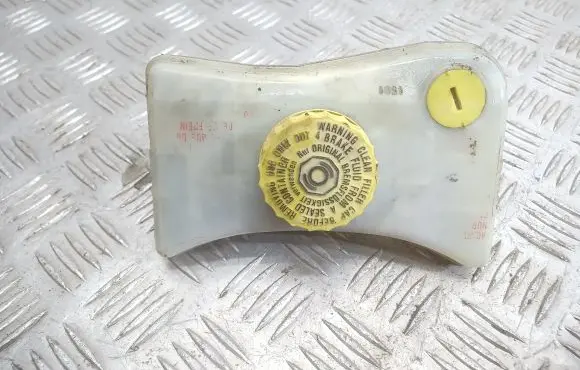 Brake fluid reservoir