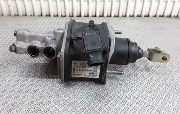Mercedes-Benz E W211 Master brake cylinder A0004300312