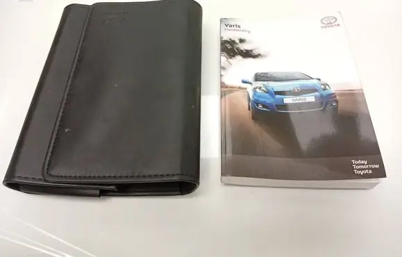 Toyota Yaris User manual 