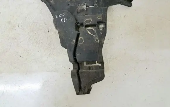 Volvo V70 Front bumper mounting bracket 08693182