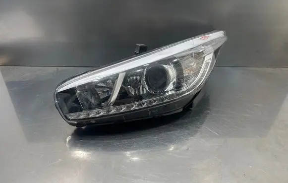 KIA Ceed Headlight/headlamp 92101A2220 L009A22XZ9D