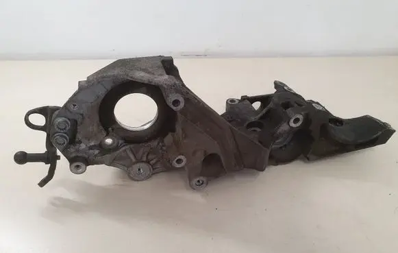 Volkswagen PASSAT B6 Generator/alternator bracket 