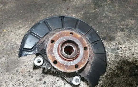 Volkswagen PASSAT B7 Front wheel hub