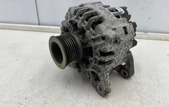 Renault Clio II Generator/alternator 8200810621C TG9B053 111074672