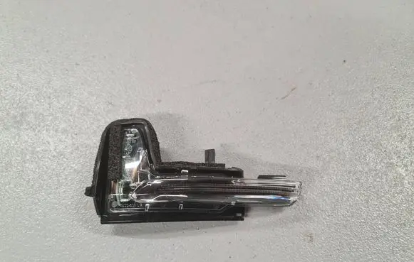 Volvo XC60 Mirror indicator light 31385685 E155P133 7433500L