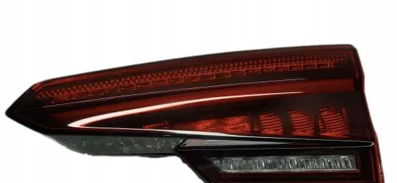 Tailgate rear/tail lights