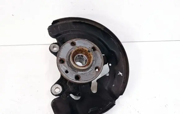 Volvo XC70 Front wheel hub 7G913K171M