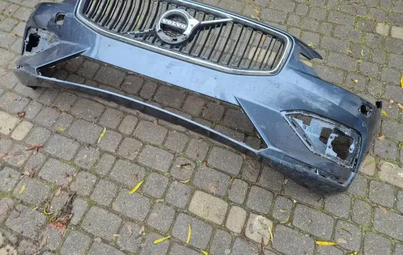 Volvo V60 Front bumper 31690589