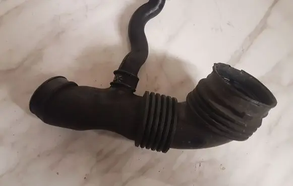 Ford C-MAX I Air intake hose/pipe 7M519A673HF 72101087