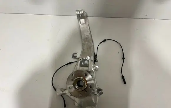 BMW X7 G07 Front wheel hub 6876655