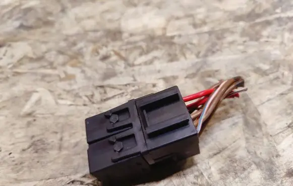 Mercedes-Benz S AMG W220 Relay mounting block 1387197