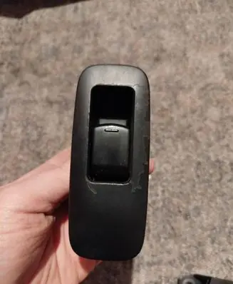 Nissan Qashqai Electric window control switch 25411BR00A