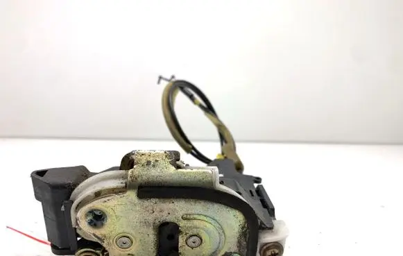 Mitsubishi Grandis Front door lock 
