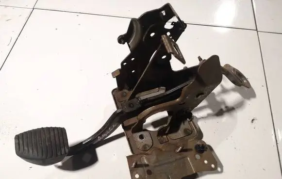Citroen C4 I Brake pedal 