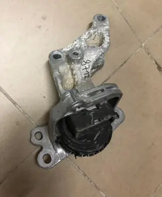 Renault Kangoo II Engine mount vacuum valve 