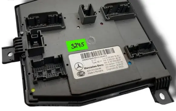 Mercedes-Benz C W205 Central body control module A3275 A2059007845