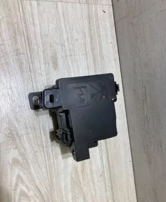 Renault Arkana Fuse box cover 252360794R