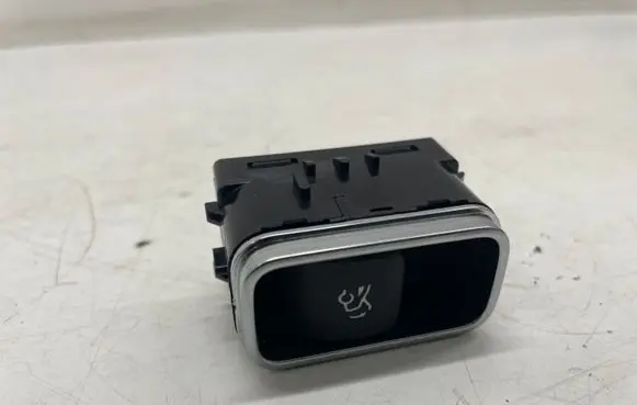 Tailgate opening switch