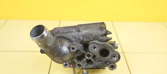 Honda Civic IX Thermostat/thermostat housing R18Z4