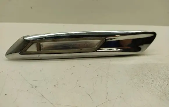 BMW 5 F10 F11 Front fender indicator light