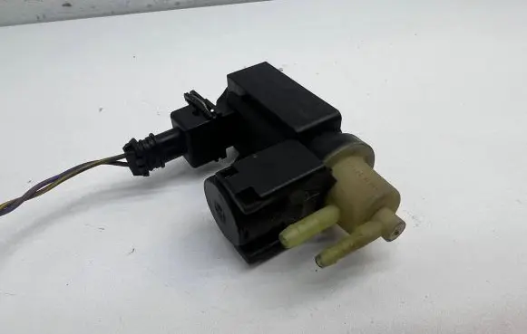 Opel Astra J Turbo solenoid valve 8981056561 70308500