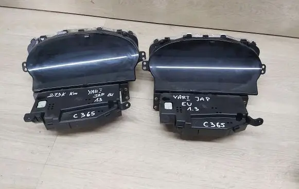 Toyota Yaris Speedometer (instrument cluster) 83800-52610