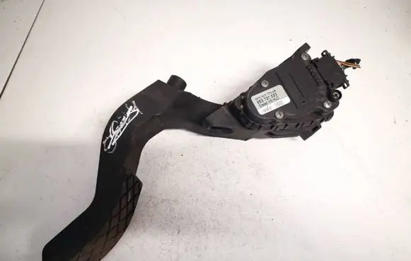 Audi A6 S6 C5 4B Accelerator throttle pedal 8e2721523 6pv007770-08