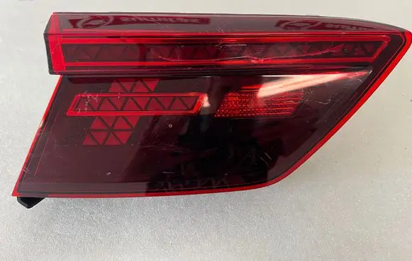 Volkswagen Tiguan Tailgate rear/tail lights 5NA945307D 2SA01252201 00646933